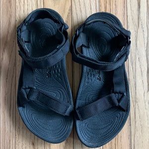 Teva black sandals hurricane
